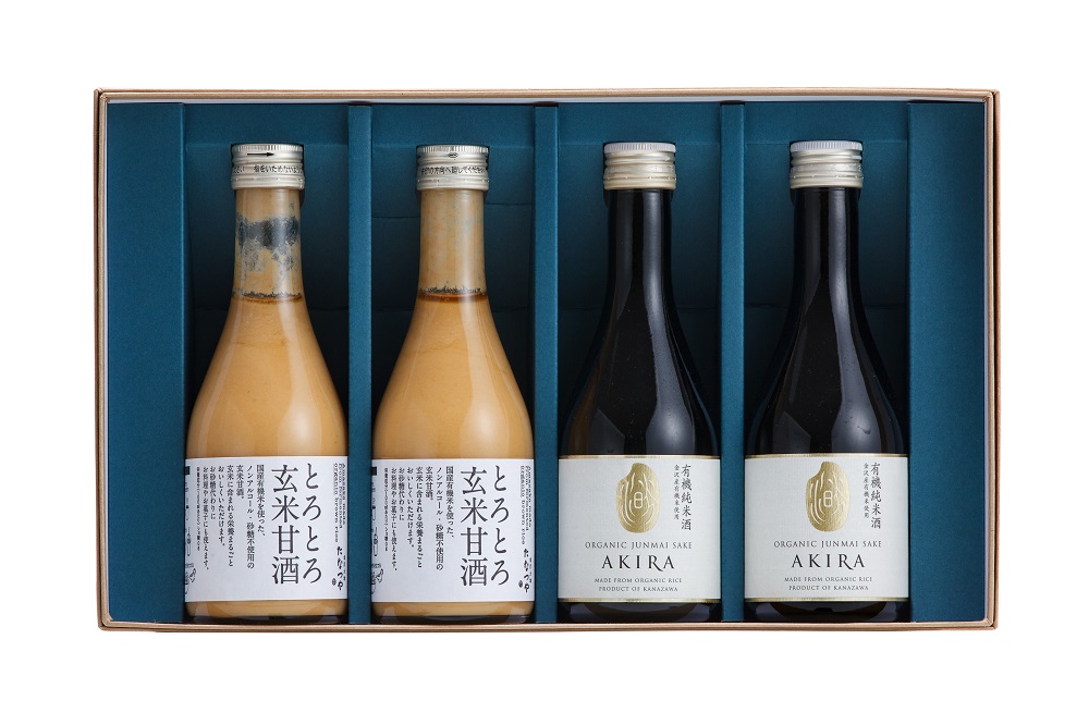 お米と糀だけでつくるノンアルコールの「玄米甘酒」と、お米の味わいと香りが生きた「有機純米酒AKIRA」のギフトセット。<br>それぞれそのままお楽しみいただけますが、「日本酒の玄米甘酒割り」もおすすめです。<br><br>☆スタッフおすすめ「日本酒の玄米甘酒割り」☆<br><br>「有機純米酒AKIRA」を「玄米甘酒」で割ると、まろやかでほんのり甘く、すっきりとした味わいをお楽しみいただけます。<br>基本の割合は1：1ですが、お好みで、ちょうどよい割合に調節してお楽しみください。<br><br>