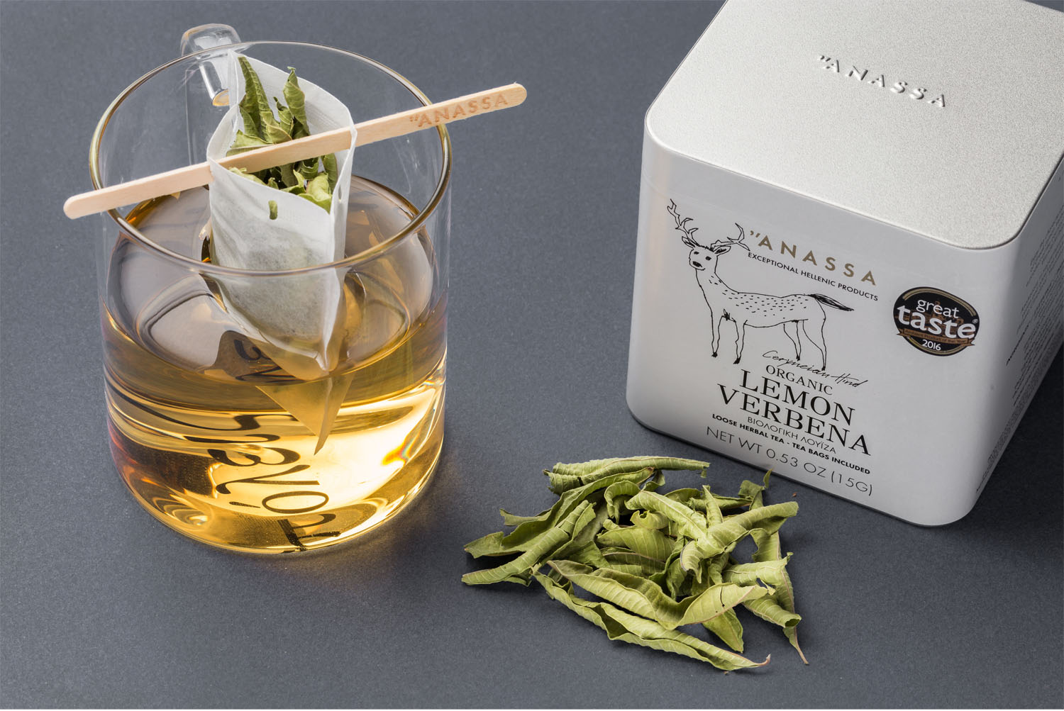 <div>サシェ(小袋)上部に、付属の木製スティックを通し、ティーカップに設置します。<br><br>※EU意匠登録済(No. 005804663-001)</div>