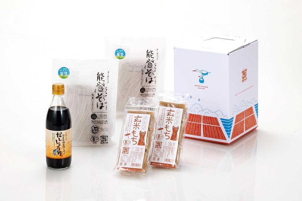 冬を愉しむセット〈コウノトリの贈りもの〉(有機蕎麦(転換期間中)×2袋、だし1本、玄米もち×2個)